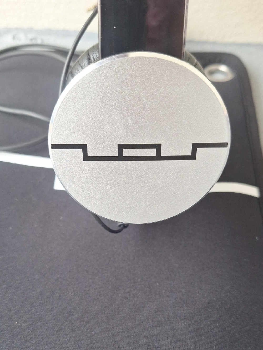 Sol Republic Tracks HD On-Ear Headphones With Case Black with Rose Gold Accents - Picture 10 of 10